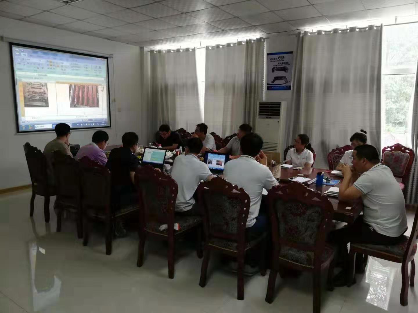 一汽大眾來廠審核并查看連續模裝配進度 一汽大眾來廠審核并查看連續模裝配進度